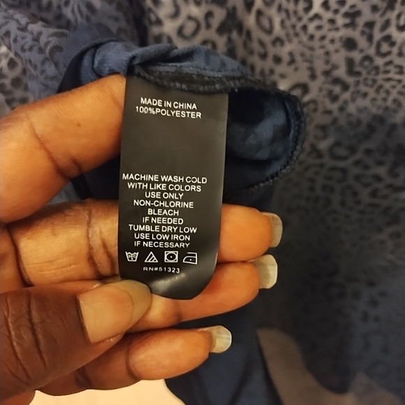 Vince Camuto Women's Leopard Print Sheer 100% Polyester Blouse - Blk & Grey Sz L - Picture 8 of 11